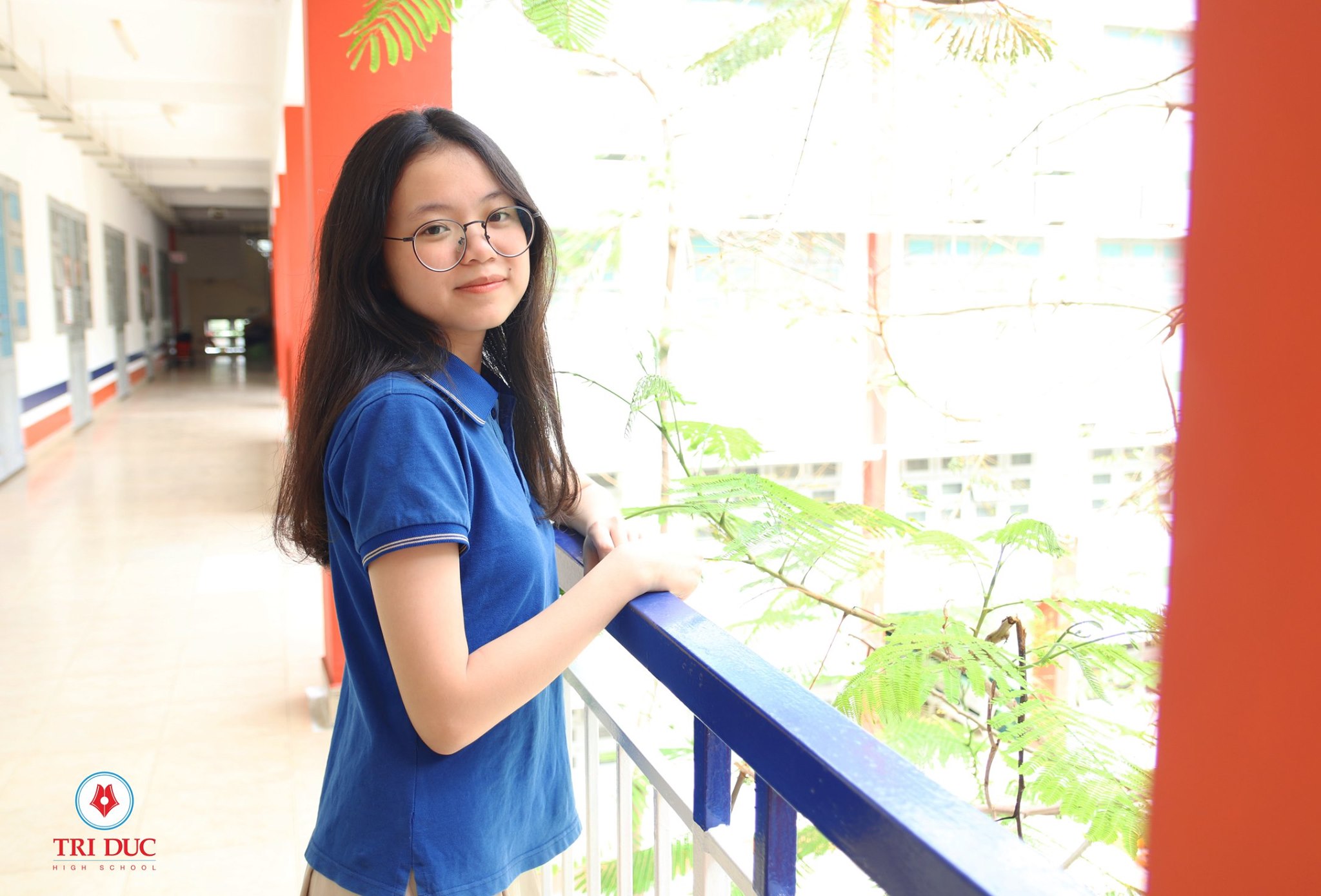 nữ sinh trường thcs thpt trí đức được son môi