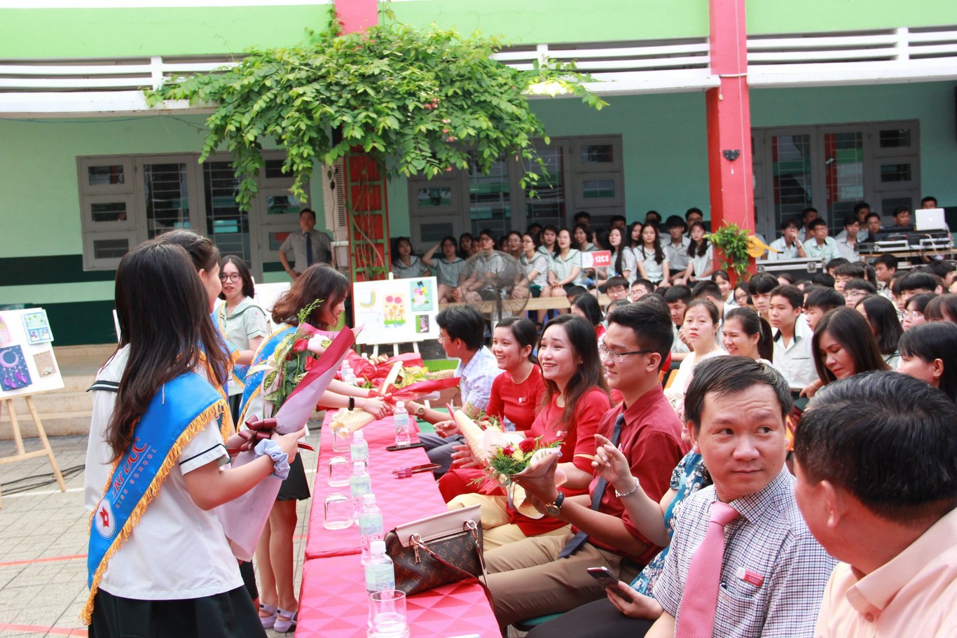 ngày nhà giáo việt nam 20-11-2020 tại trường trí đức quận tân phú tp hồ chí minh